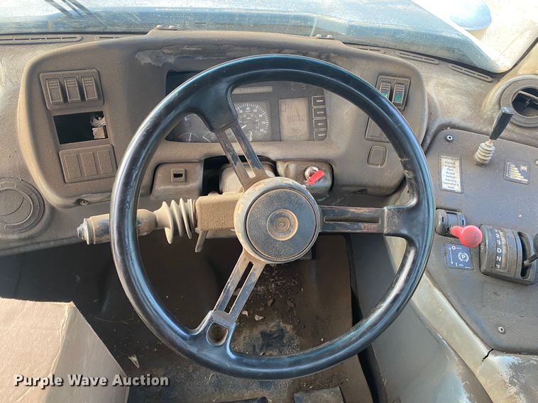 image for item DK6406 2005 John Deere 250D  haul truck