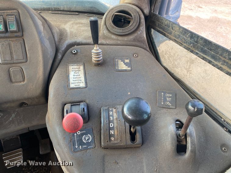 image for item DK6406 2005 John Deere 250D  haul truck