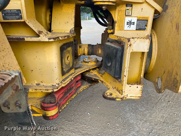 image for item DK6406 2005 John Deere 250D  haul truck
