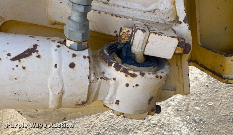 image for item DK6406 2005 John Deere 250D  haul truck