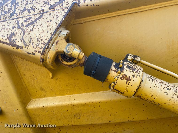 image for item DK6406 2005 John Deere 250D  haul truck