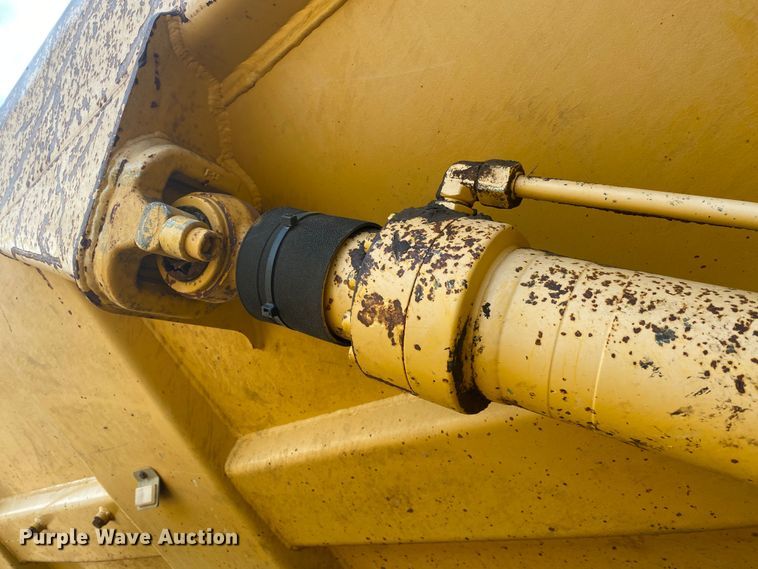 image for item DK6406 2005 John Deere 250D  haul truck