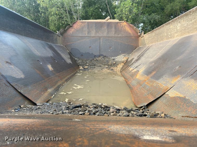 image for item DK6406 2005 John Deere 250D  haul truck