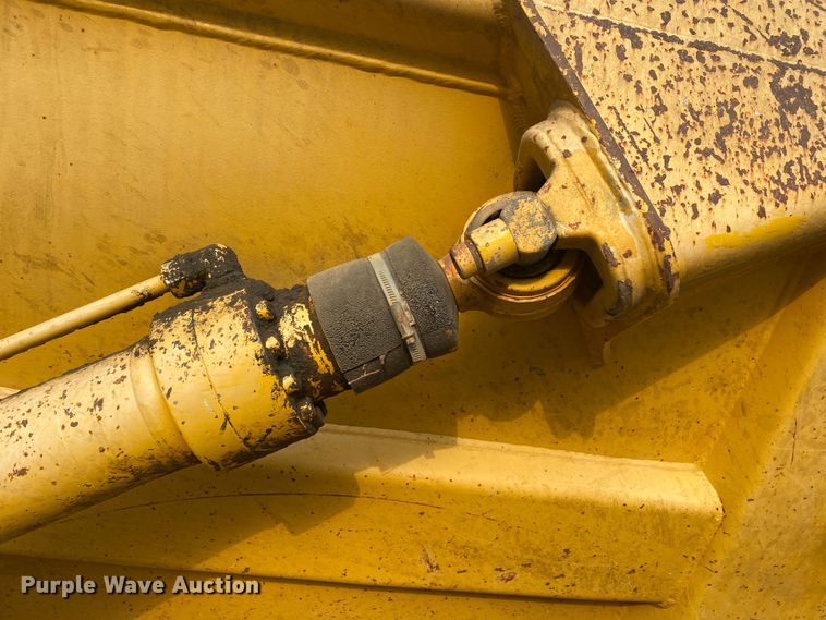 image for item DK6406 2005 John Deere 250D  haul truck