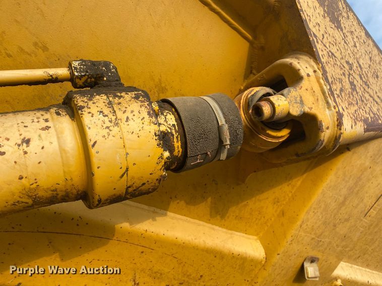 image for item DK6406 2005 John Deere 250D  haul truck