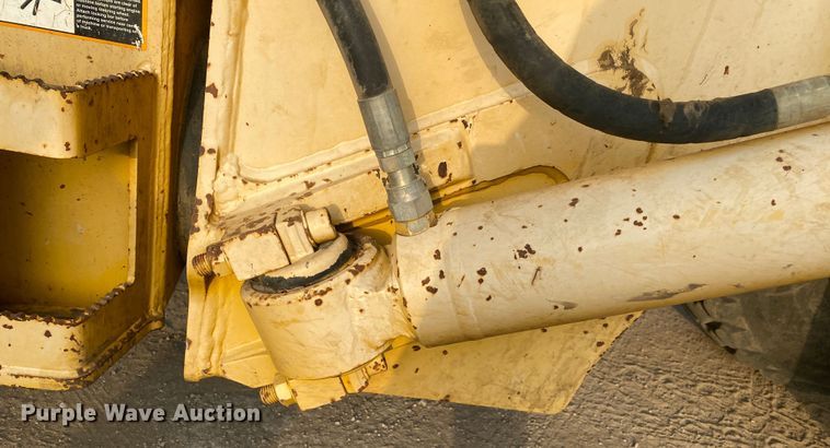 image for item DK6406 2005 John Deere 250D  haul truck