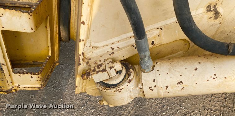 image for item DK6406 2005 John Deere 250D  haul truck