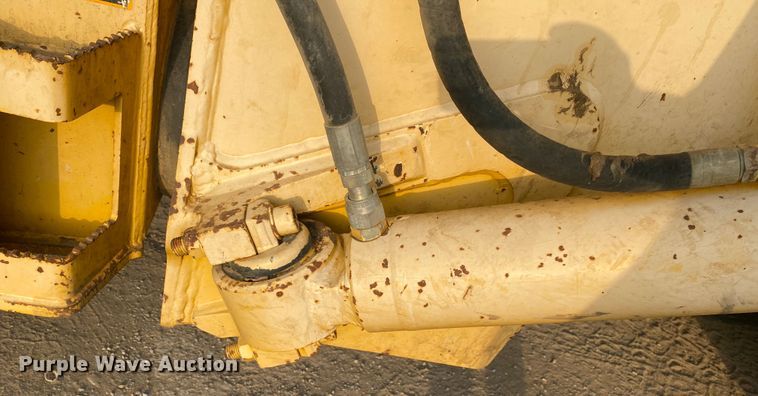 image for item DK6406 2005 John Deere 250D  haul truck