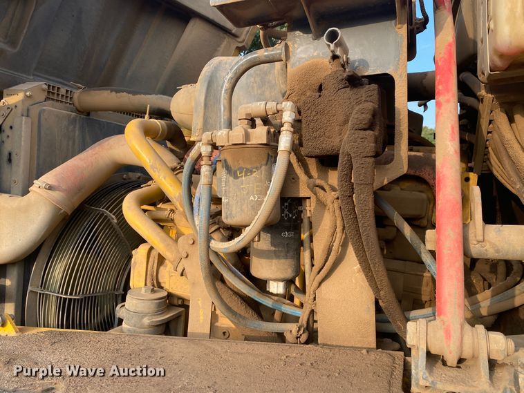 image for item DK6406 2005 John Deere 250D  haul truck