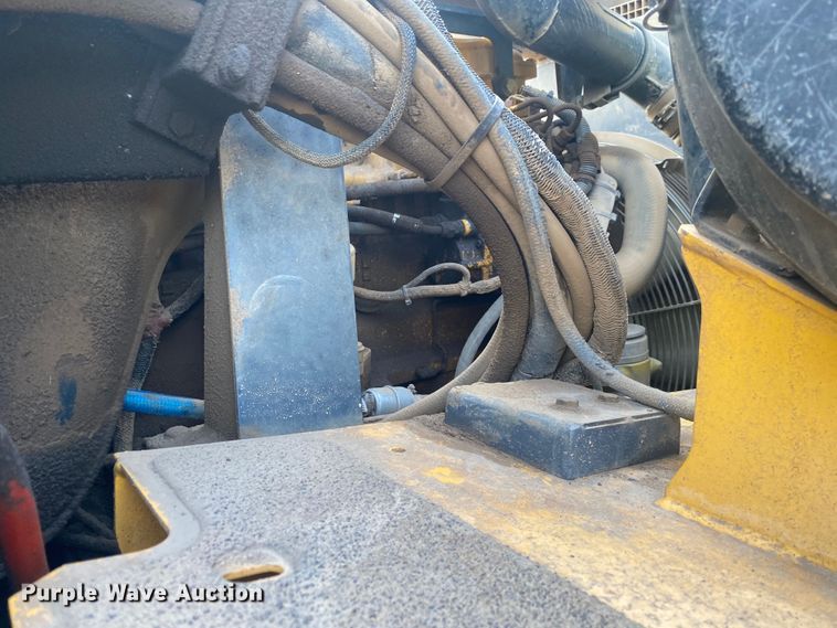 image for item DK6406 2005 John Deere 250D  haul truck