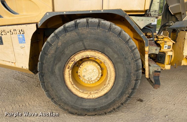 image for item DK6406 2005 John Deere 250D  haul truck