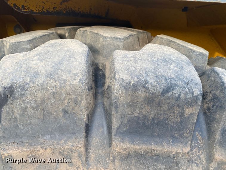 image for item DK6406 2005 John Deere 250D  haul truck