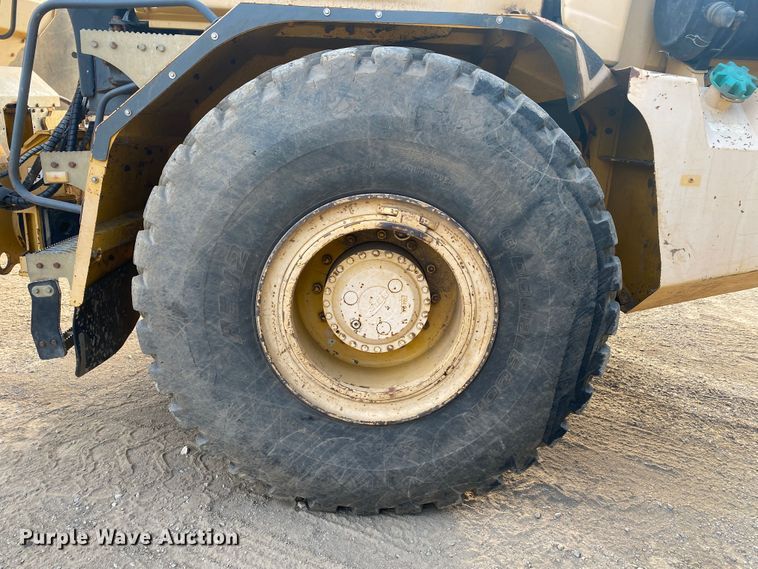 image for item DK6406 2005 John Deere 250D  haul truck