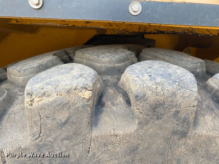 image for item DK6406 2005 John Deere 250D  haul truck