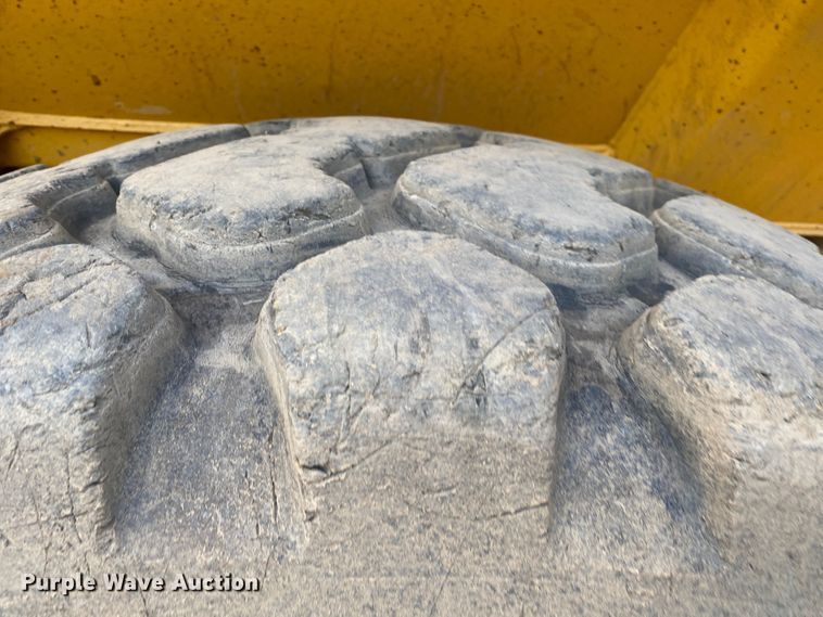 image for item DK6406 2005 John Deere 250D  haul truck