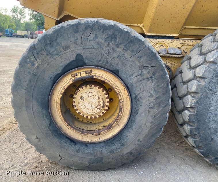 image for item DK6406 2005 John Deere 250D  haul truck