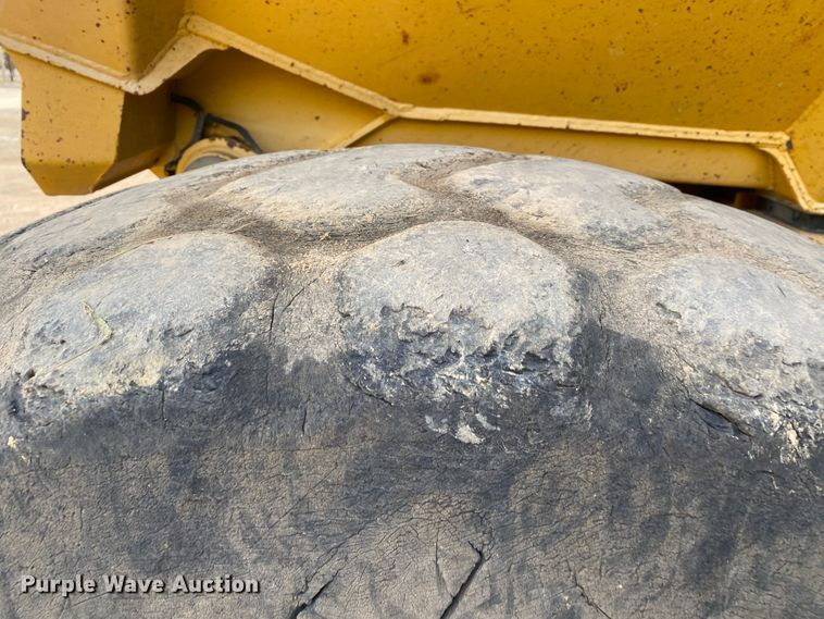 image for item DK6406 2005 John Deere 250D  haul truck