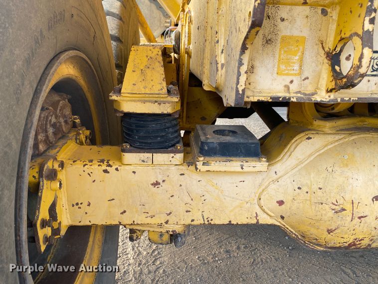 image for item DK6406 2005 John Deere 250D  haul truck