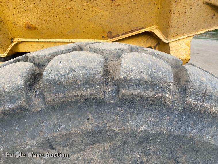 image for item DK6406 2005 John Deere 250D  haul truck