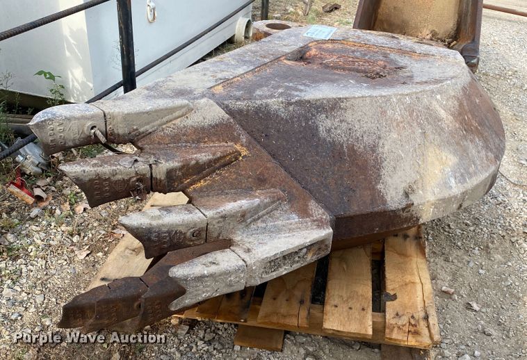 Hensley 21V26 excavator bucket in Tulsa, OK Item DK6411 sold Purple