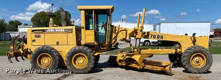 image for item DK6416 1994 John Deere 770BH  motor grader