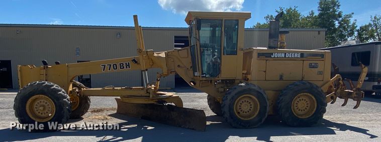 image for item DK6416 1994 John Deere 770BH  motor grader