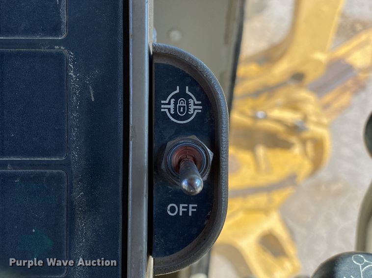 image for item DK6416 1994 John Deere 770BH  motor grader