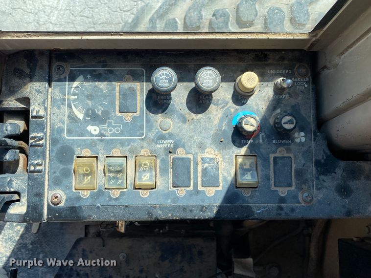 image for item DK6416 1994 John Deere 770BH  motor grader