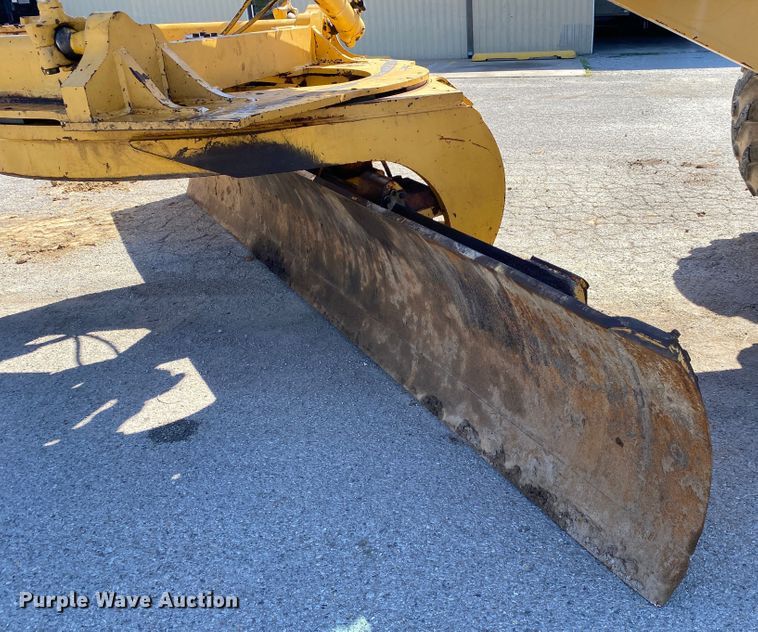 image for item DK6416 1994 John Deere 770BH  motor grader