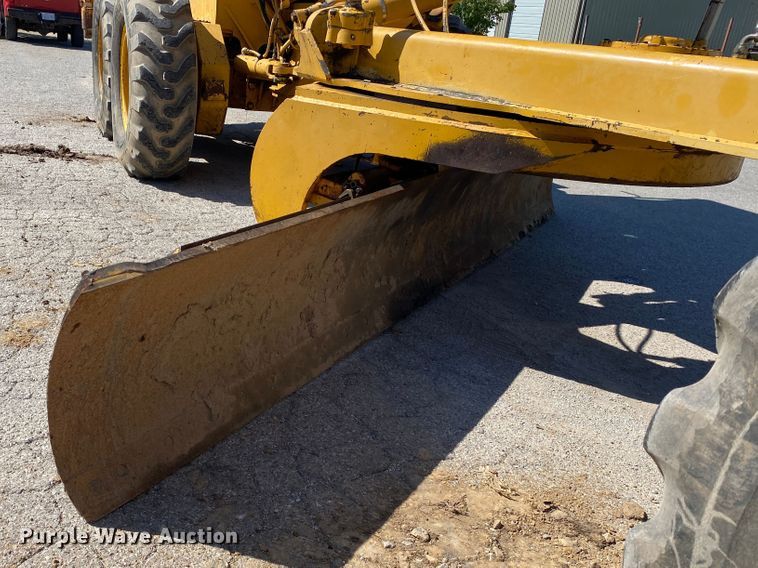 image for item DK6416 1994 John Deere 770BH  motor grader