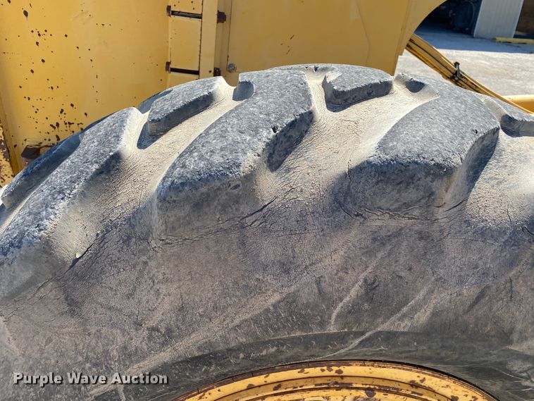 image for item DK6416 1994 John Deere 770BH  motor grader