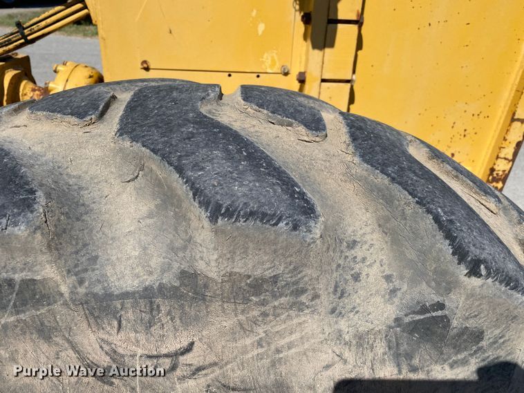 image for item DK6416 1994 John Deere 770BH  motor grader