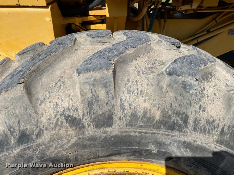 image for item DK6416 1994 John Deere 770BH  motor grader