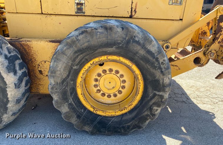 image for item DK6416 1994 John Deere 770BH  motor grader