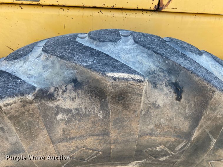 image for item DK6416 1994 John Deere 770BH  motor grader