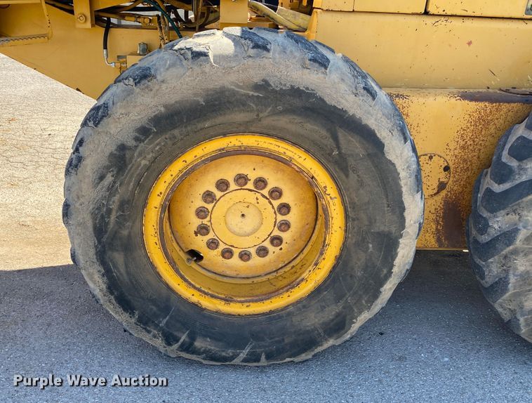 image for item DK6416 1994 John Deere 770BH  motor grader