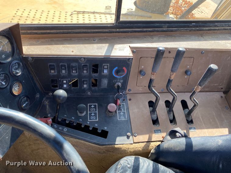 image for item DK6418 Caterpillar 615C  elevating scraper