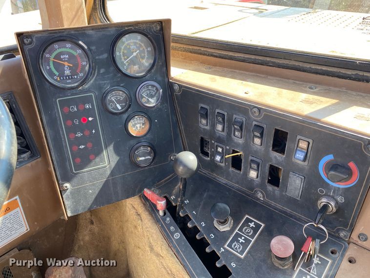 image for item DK6418 Caterpillar 615C  elevating scraper