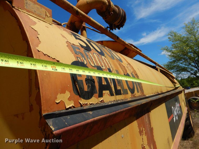 image for item DK7002 1979 Caterpillar 613B  water wagon