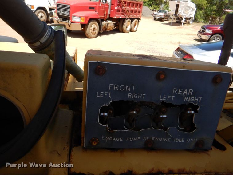 image for item DK7002 1979 Caterpillar 613B  water wagon