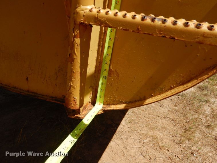 image for item DK7002 1979 Caterpillar 613B  water wagon