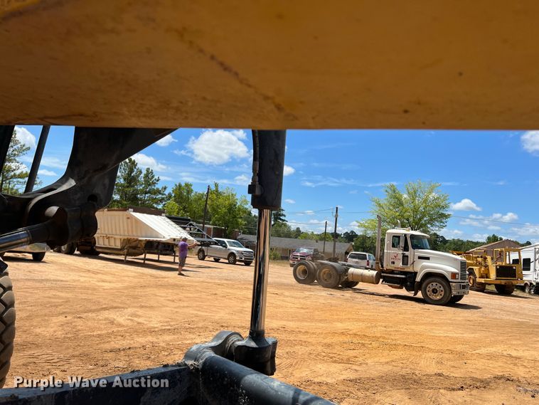 image for item DK7004 2008 John Deere 772D  motor grader