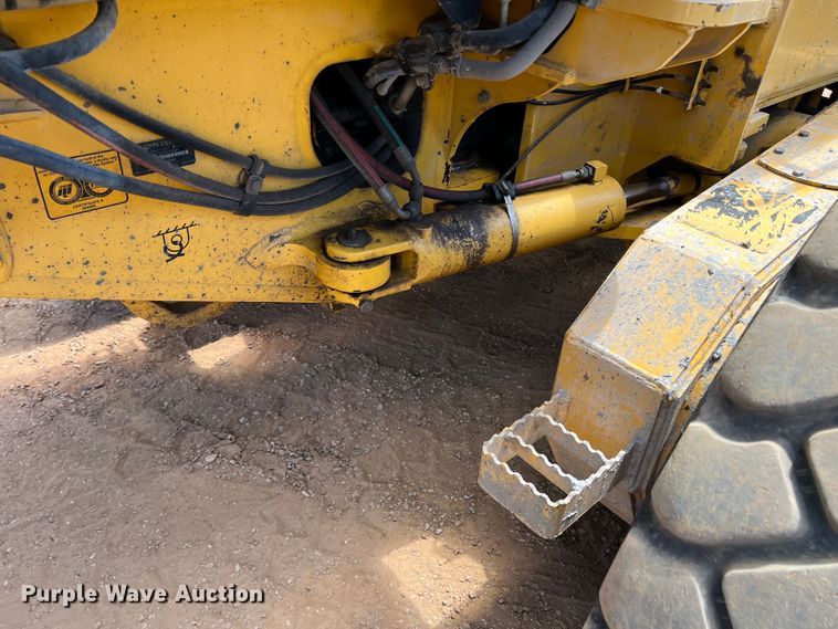 image for item DK7004 2008 John Deere 772D  motor grader