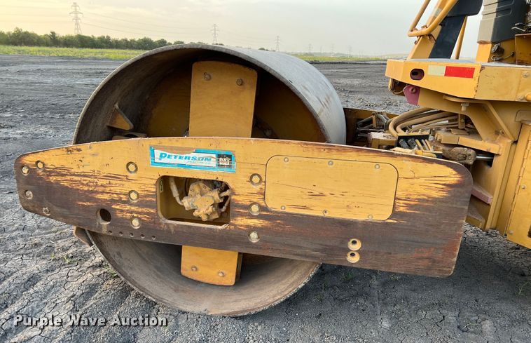 image for item DK7014 2004 Caterpillar CS-563E  single drum vibratory roller