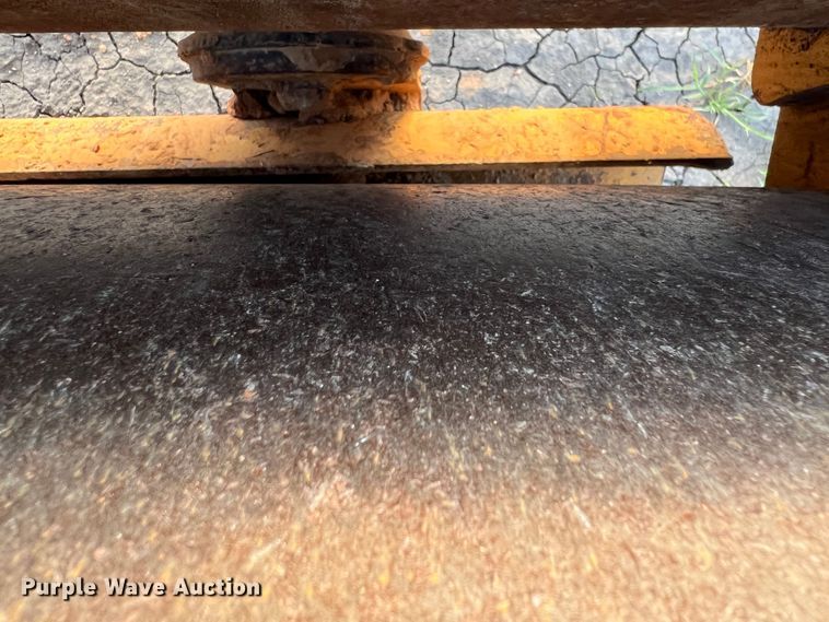 image for item DK7014 2004 Caterpillar CS-563E  single drum vibratory roller