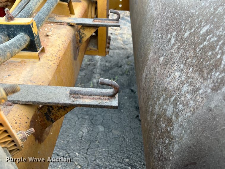 image for item DK7014 2004 Caterpillar CS-563E  single drum vibratory roller