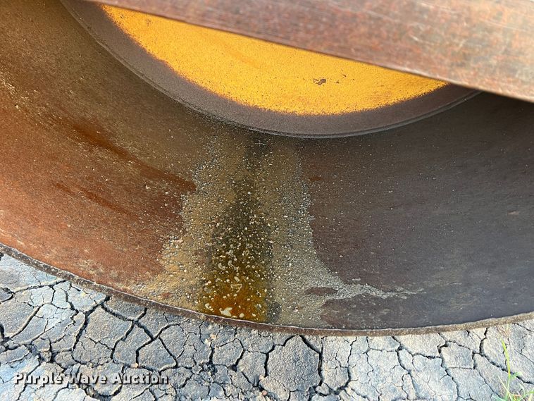 image for item DK7014 2004 Caterpillar CS-563E  single drum vibratory roller