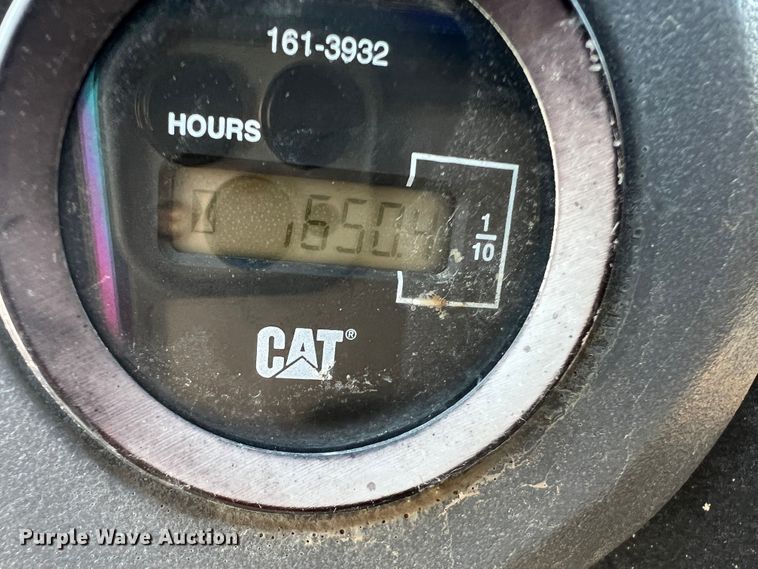 image for item DK7014 2004 Caterpillar CS-563E  single drum vibratory roller