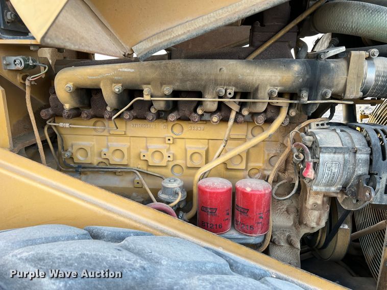 image for item DK7014 2004 Caterpillar CS-563E  single drum vibratory roller