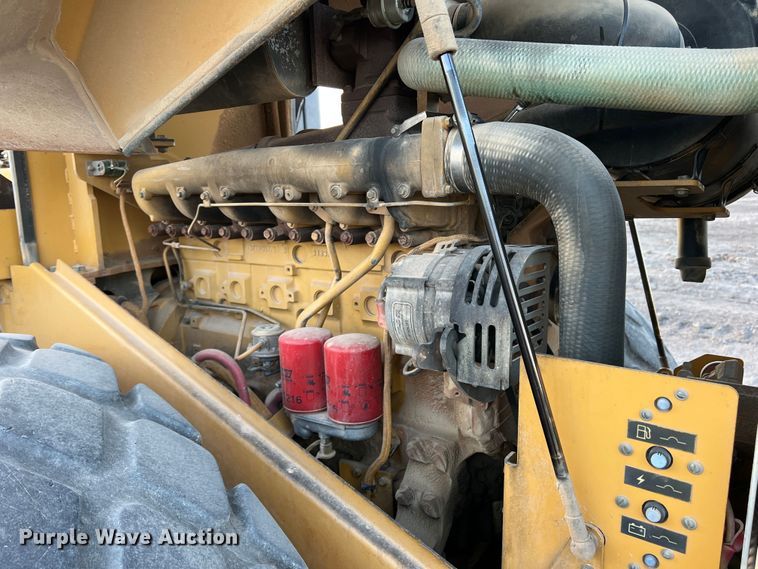 image for item DK7014 2004 Caterpillar CS-563E  single drum vibratory roller